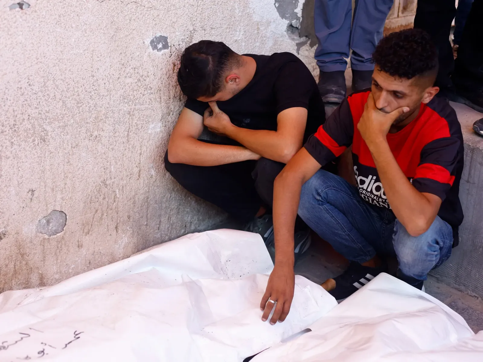 استشهاد 5 فلسطينيين بغزة والاحتلال يوسع الخط الأصفر