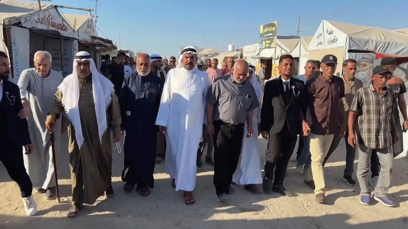 الفرح يقاوم الحرب.. عادات فلسطينية تنبض من قلب مخيمات النزوح في غزة